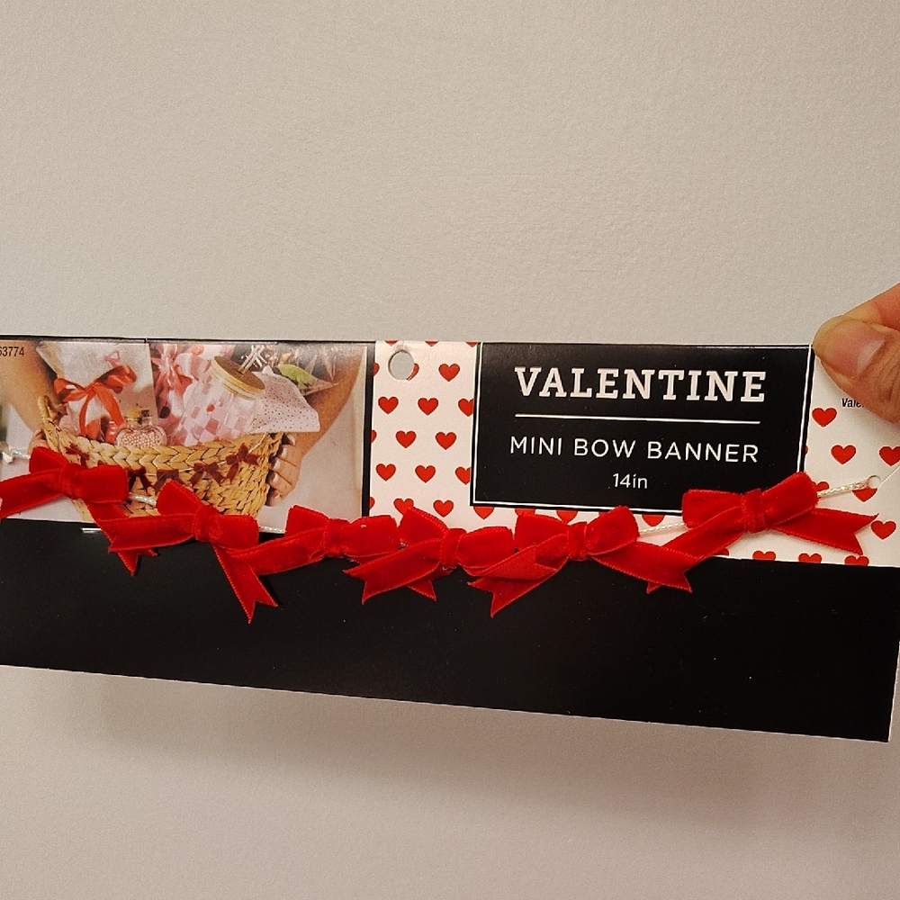 Valentine Mini Bow Banner with Red Bows